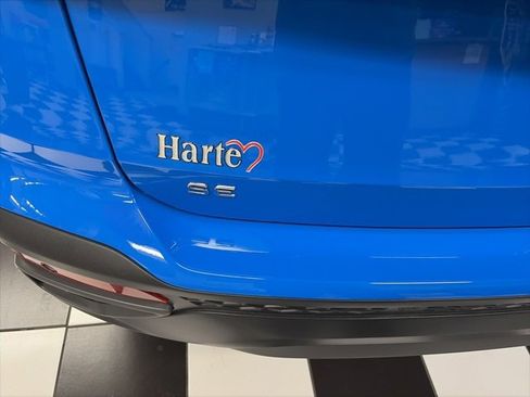 Certified 2025 Volkswagen Taos SE image 10