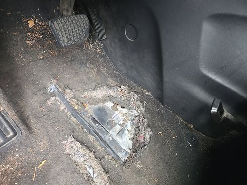 Used 2021 Chevrolet Equinox LS FWD image 12