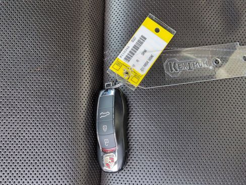 Used 2017 Porsche Cayenne Platinum Edition image 33