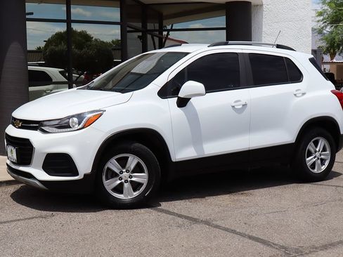 Used 2021 Chevrolet Trax LT AWD/4WD image 3