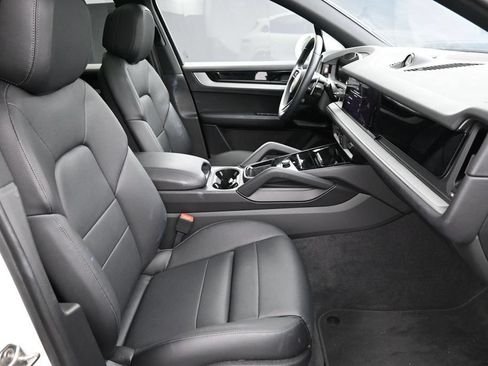 Certified 2025 Porsche Cayenne S AWD/4WD image 26