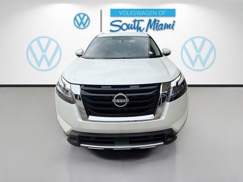 Used 2024 Nissan Pathfinder SL FWD image 2
