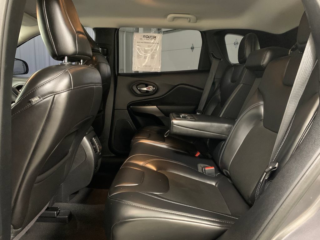 Used 2019 Jeep Cherokee Latitude Plus AWD/4WD image 15