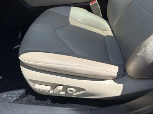 Used 2021 Toyota Highlander XLE FWD image 30