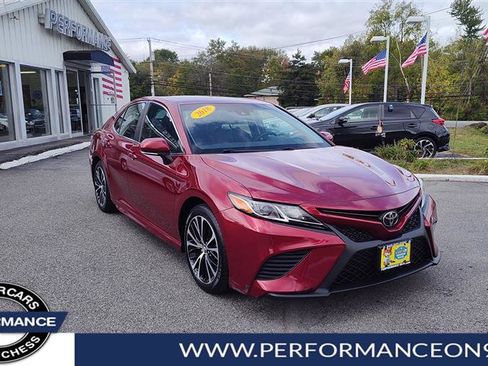 Used 2018 Toyota Camry SE image 1