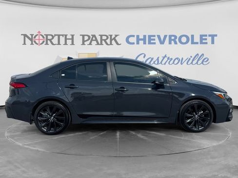 Used 2024 Toyota Corolla SE FWD image 2