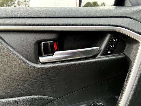 Used 2021 Toyota RAV4 XLE Premium image 9