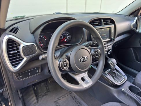 Used 2021 Kia Soul LX FWD image 12
