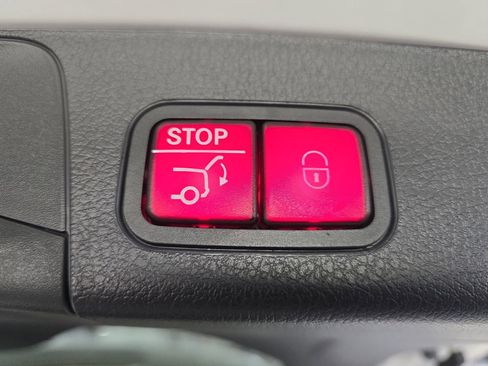 Certified 2025 Mercedes-Benz GLB 250 image 13