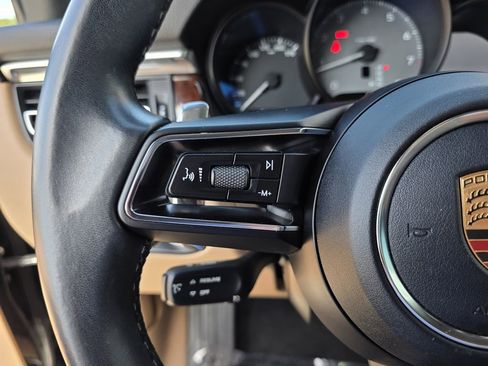 Used 2022 Porsche Macan S image 33