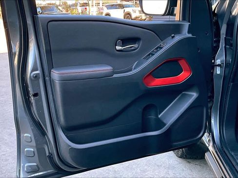 Used 2024 Nissan Frontier PRO-4X w/ Technology Package image 19