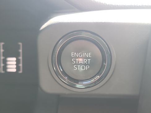 Used 2025 Toyota Tacoma SR5 AWD/4WD image 26