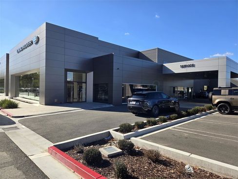 Used 2017 Land Rover Range Rover HSE image 32