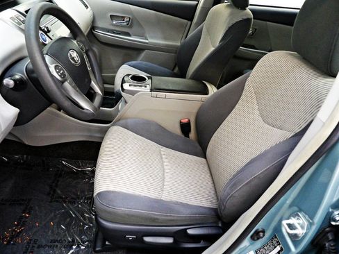Used 2016 Toyota Prius V Three FWD image 18