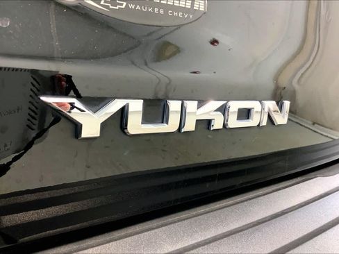 Used 2017 GMC Yukon SLT w/ Premium Edition AWD/4WD image 29