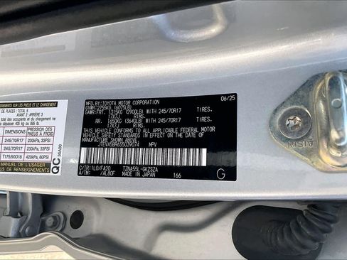 Used 2025 Toyota 4Runner SR5 AWD/4WD image 36