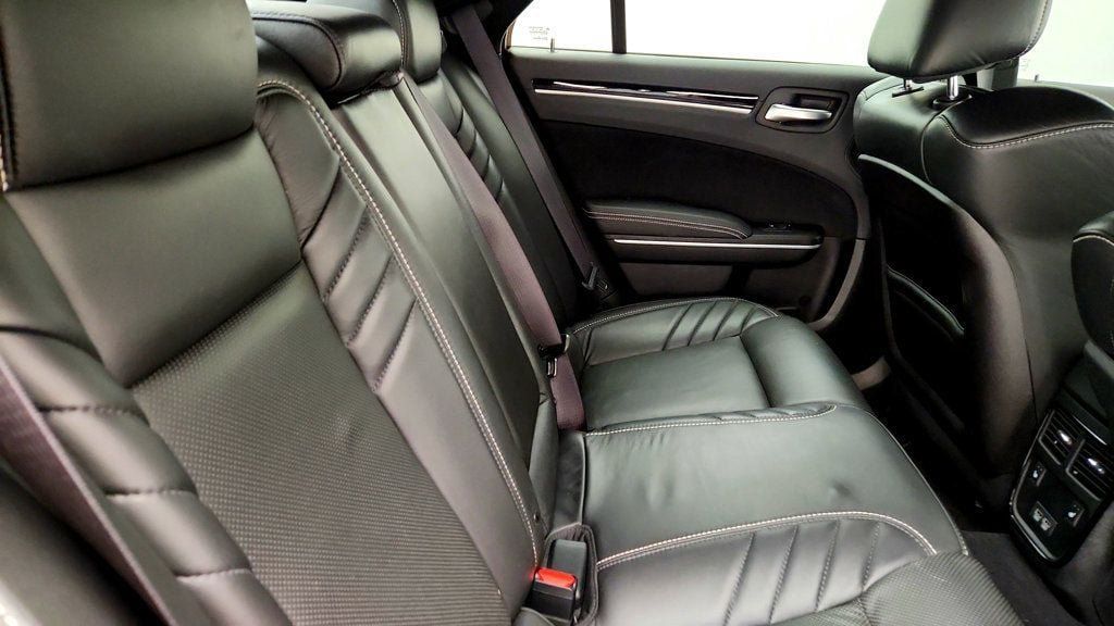 Used 2023 Chrysler 300 C RWD image 27