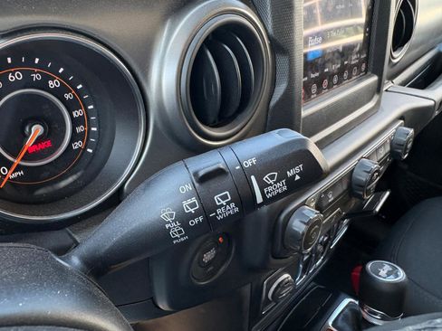 Used 2022 Jeep Wrangler Unlimited Sport AWD/4WD image 31