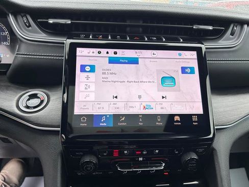 Certified 2024 Jeep Grand Cherokee Limited w/ Luxury Tech Group II image 12