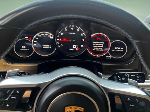 Used 2018 Porsche Panamera image 16