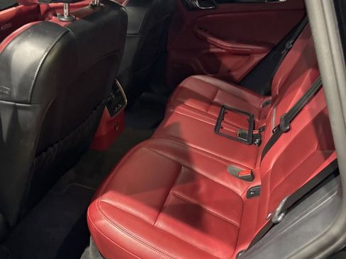 Used 2024 Porsche Macan S image 4