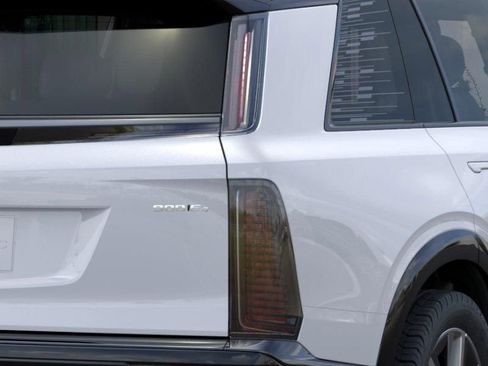 New 2026 Cadillac Vistiq Sport w/ LPO, Floor Liner Package AWD/4WD image 11
