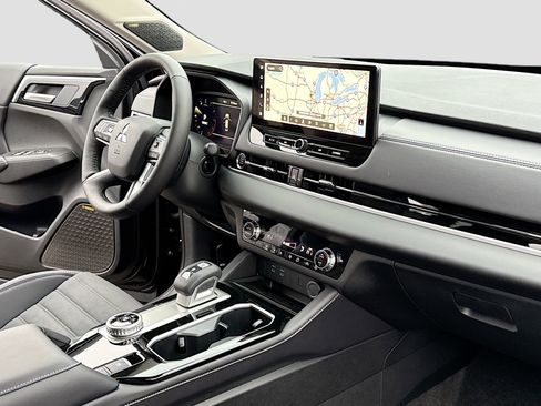 New 2026 Mitsubishi Outlander SE image 5