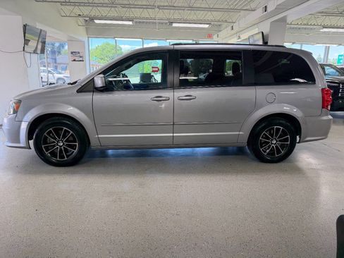 Used 2017 Dodge Grand Caravan SE FWD image 12