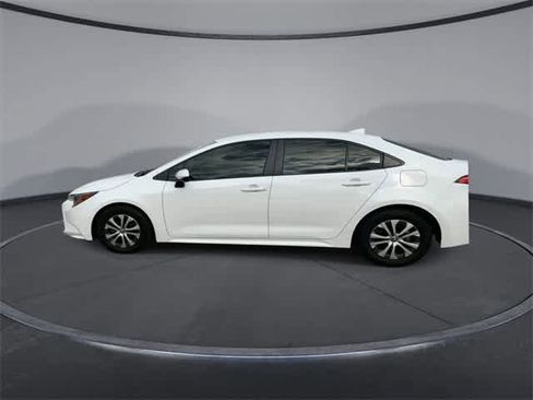 Used 2022 Toyota Corolla LE image 5