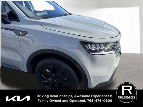 Used 2022 Kia Sorento S w/ Panoramic Sunroof Package AWD/4WD image 3