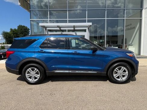 Used 2020 Ford Explorer XLT w/ Equipment Group 202A AWD/4WD image 2