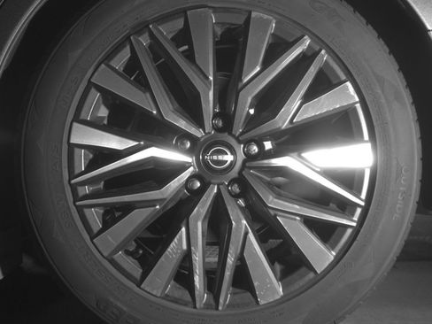 Used 2025 Nissan Altima 2.5 SV FWD image 14
