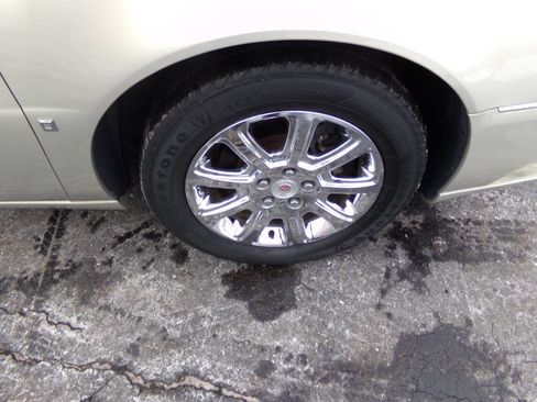 Used 2009 Cadillac DTS Luxury 5 Passenger 4dr Sedan w/ Sun And Navigation Package image 44