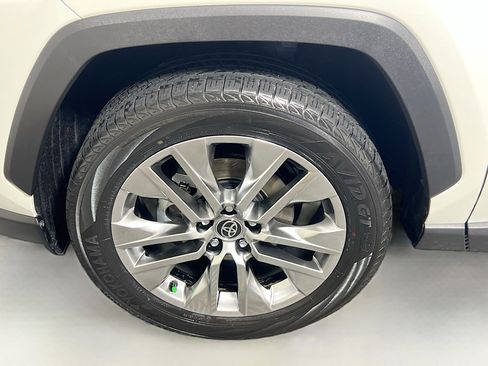 Used 2020 Toyota RAV4 Limited FWD image 13