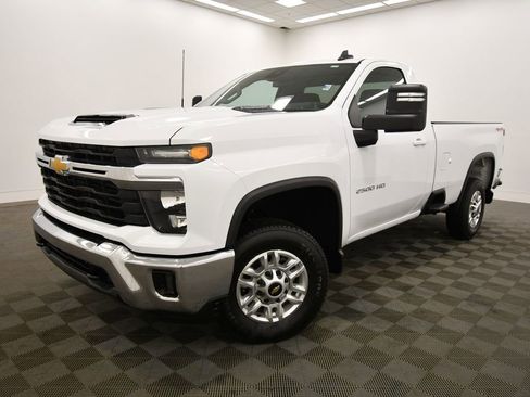 Used 2024 Chevrolet Silverado 2500 LT w/ Convenience Package image 2