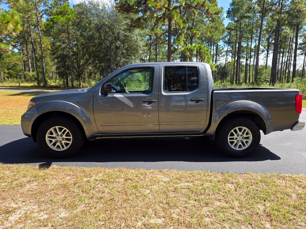 Used 2019 Nissan Frontier SV RWD image 2