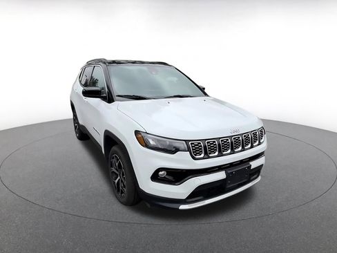 Used 2025 Jeep Compass Limited AWD/4WD image 3