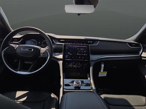 New 2025 Jeep Grand Cherokee Limited w/ Luxury Tech Group II image 5