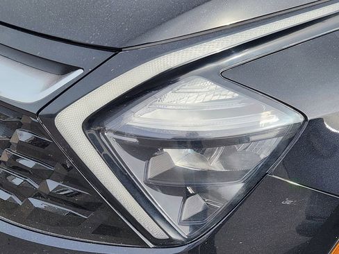 Used 2023 Kia Sportage EX image 8
