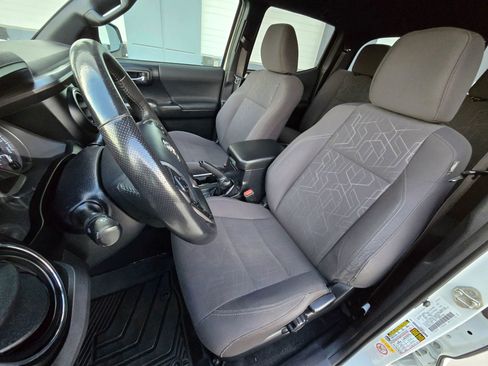 Used 2018 Toyota Tacoma TRD Off-Road image 13