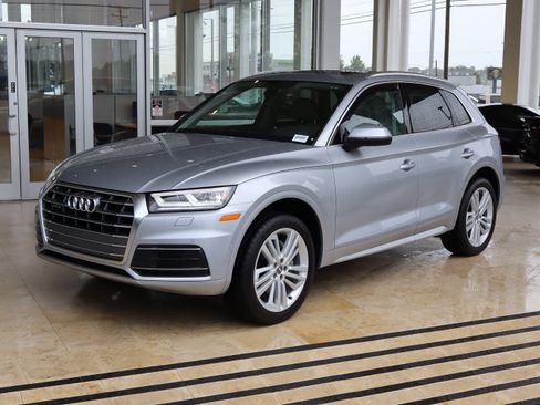 Used 2019 Audi Q5 2.0T Premium Plus w/ Premium Plus Package AWD/4WD image 5