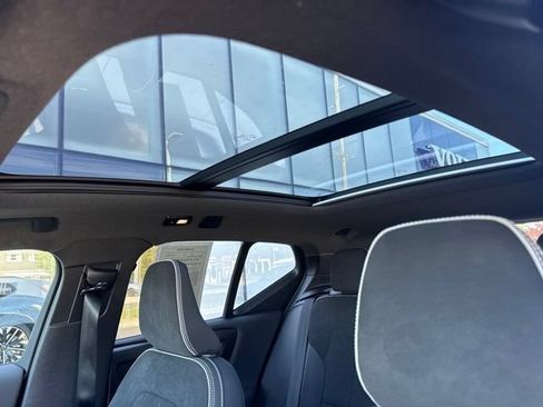 Certified 2025 Volvo XC40 B5 Plus AWD/4WD image 26