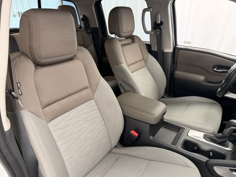 Used 2024 Nissan Frontier SV w/ SV Convenience Package image 13