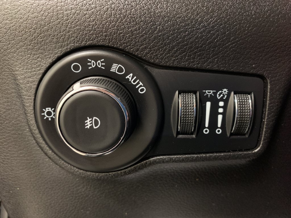 Used 2023 Jeep Compass Limited AWD/4WD image 15