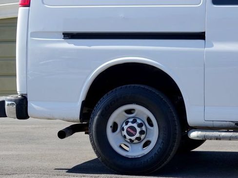 Used 2017 GMC Savana 2500 RWD image 16