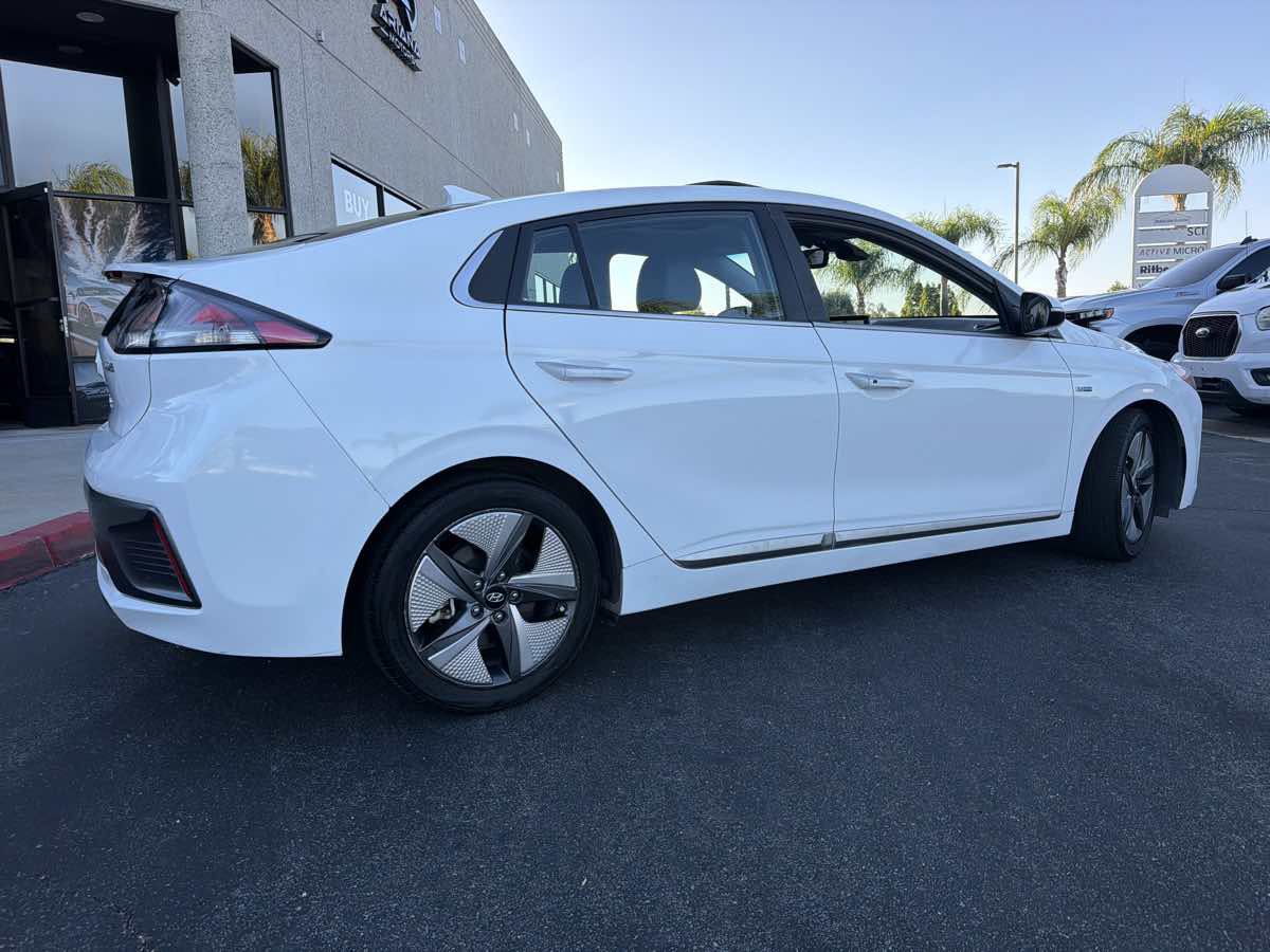Used 2020 Hyundai Ioniq Limited FWD image 4