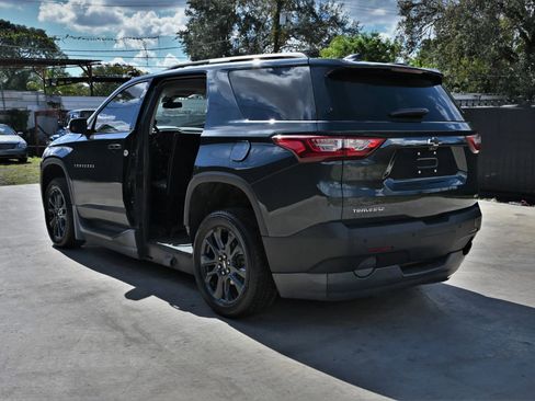Used 2021 Chevrolet Traverse RS FWD image 3
