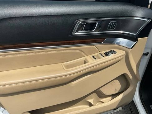 Used 2017 Ford Explorer Limited w/ Equipment Group 301A FWD image 16
