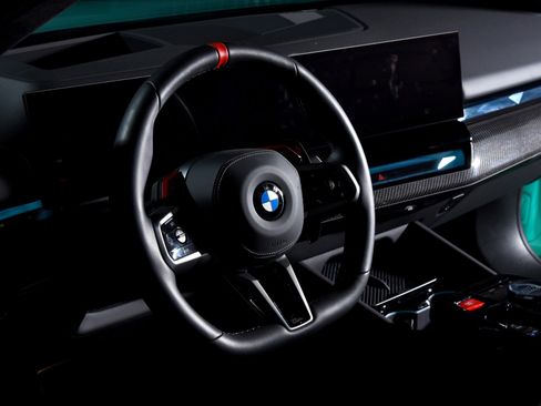Used 2025 BMW M5 w/ Carbon Package image 21