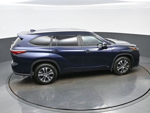 Used 2023 Toyota Highlander XLE image 43